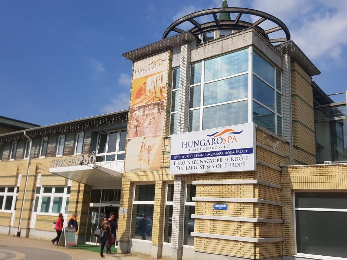Hajdúszoboszló Lola Studio Apartman מראה חיצוני תמונה