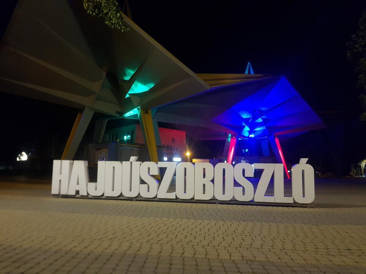 Hajdúszoboszló Lola Studio Apartman מראה חיצוני תמונה